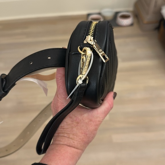 Steve Madden New with tag black belt bag or wristlet - Picture 6 of 6
